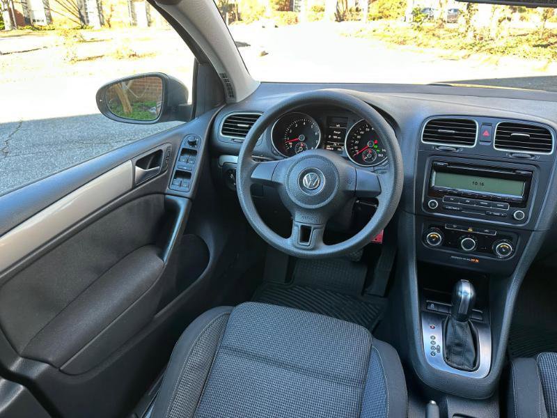Used 2011 Volkswagen Golf 4-Door image 27