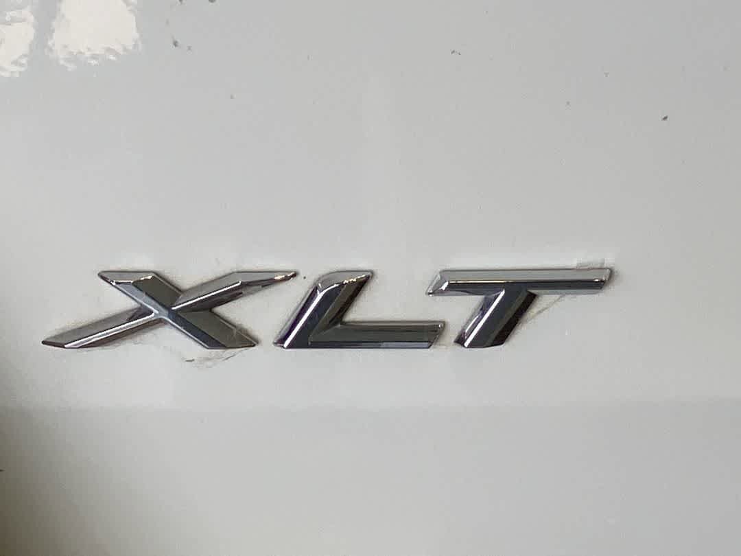 Used 2020 Ford Explorer XLT w/ Equipment Group 202A AWD/4WD image 11