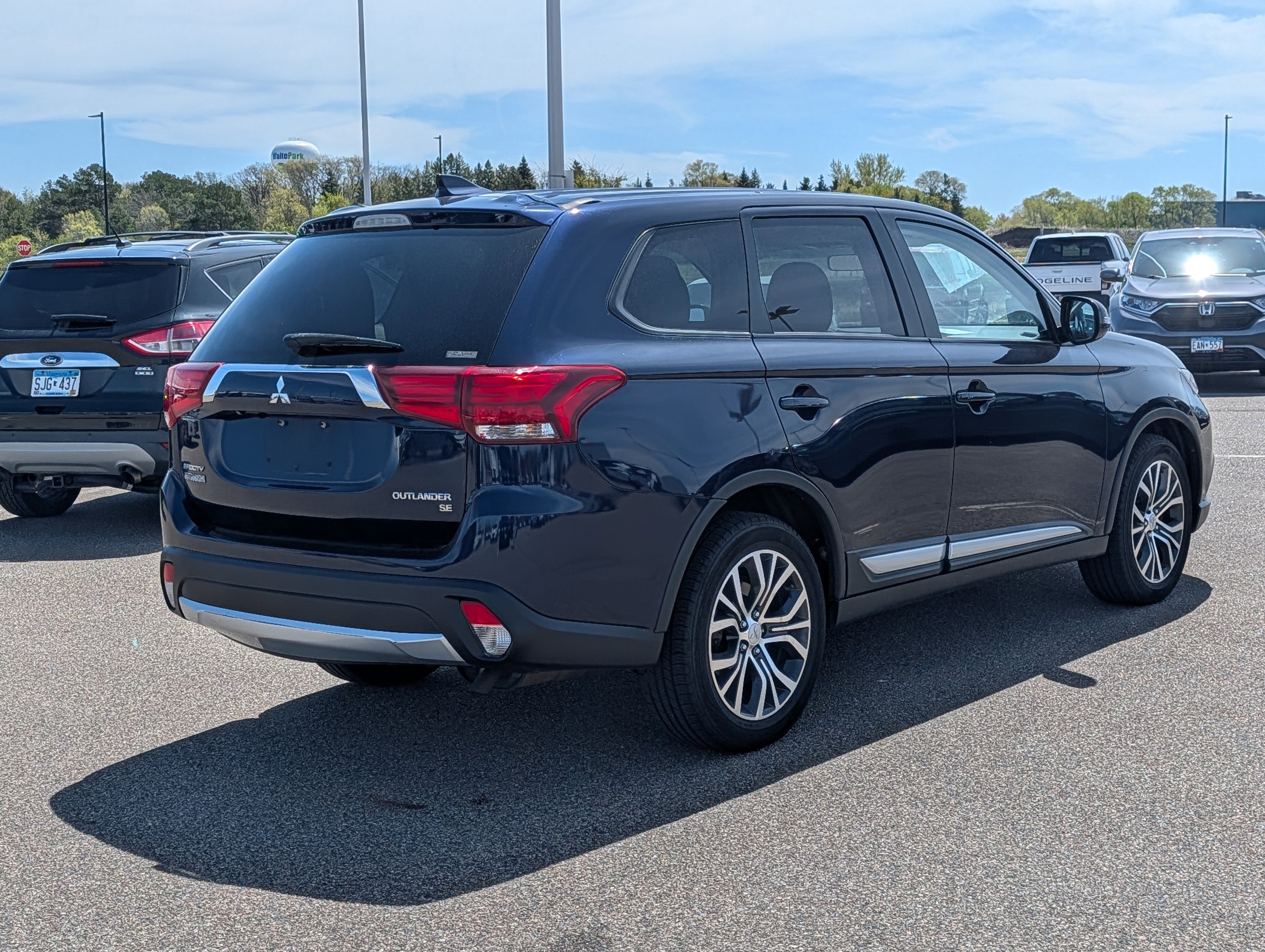 Used 2017 Mitsubishi Outlander SE AWD/4WD image 4