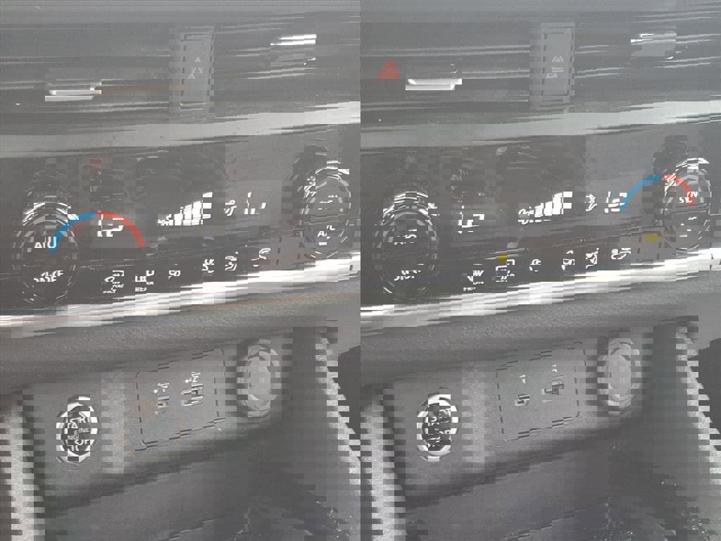 Used 2023 Nissan Rogue SV image 21