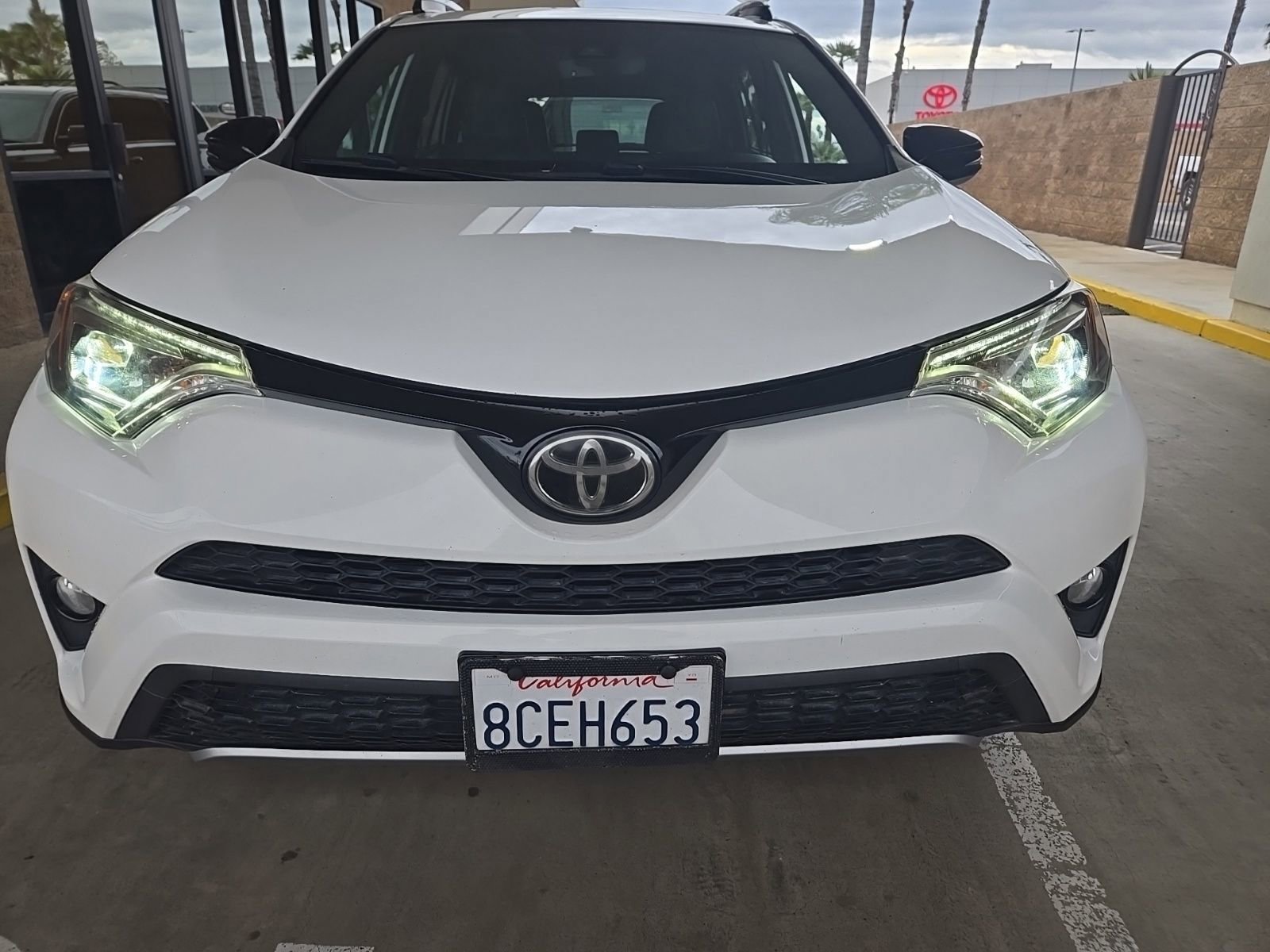 Used 2018 Toyota RAV4 SE image 9