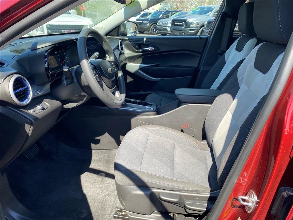 Used 2024 Chevrolet Trax LS FWD image 9