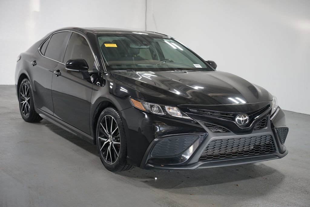 Certified 2024 Toyota Camry SE image 3