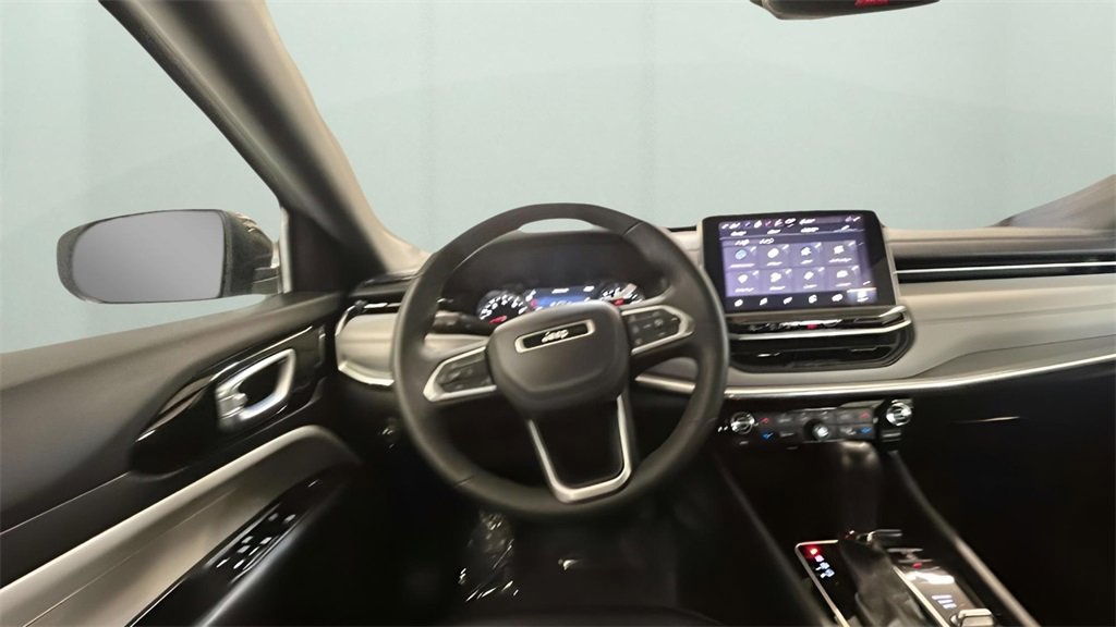 Used 2024 Jeep Compass Limited image 14