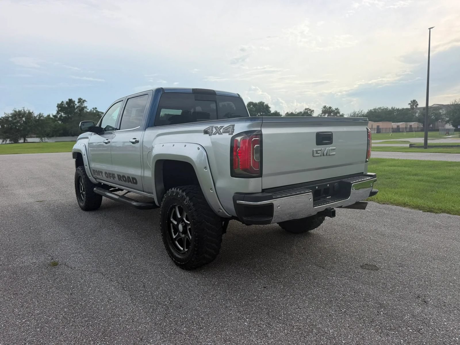 Used 2016 GMC Sierra 1500 SLT w/ Enhanced Driver Alert Package AWD/4WD image 8