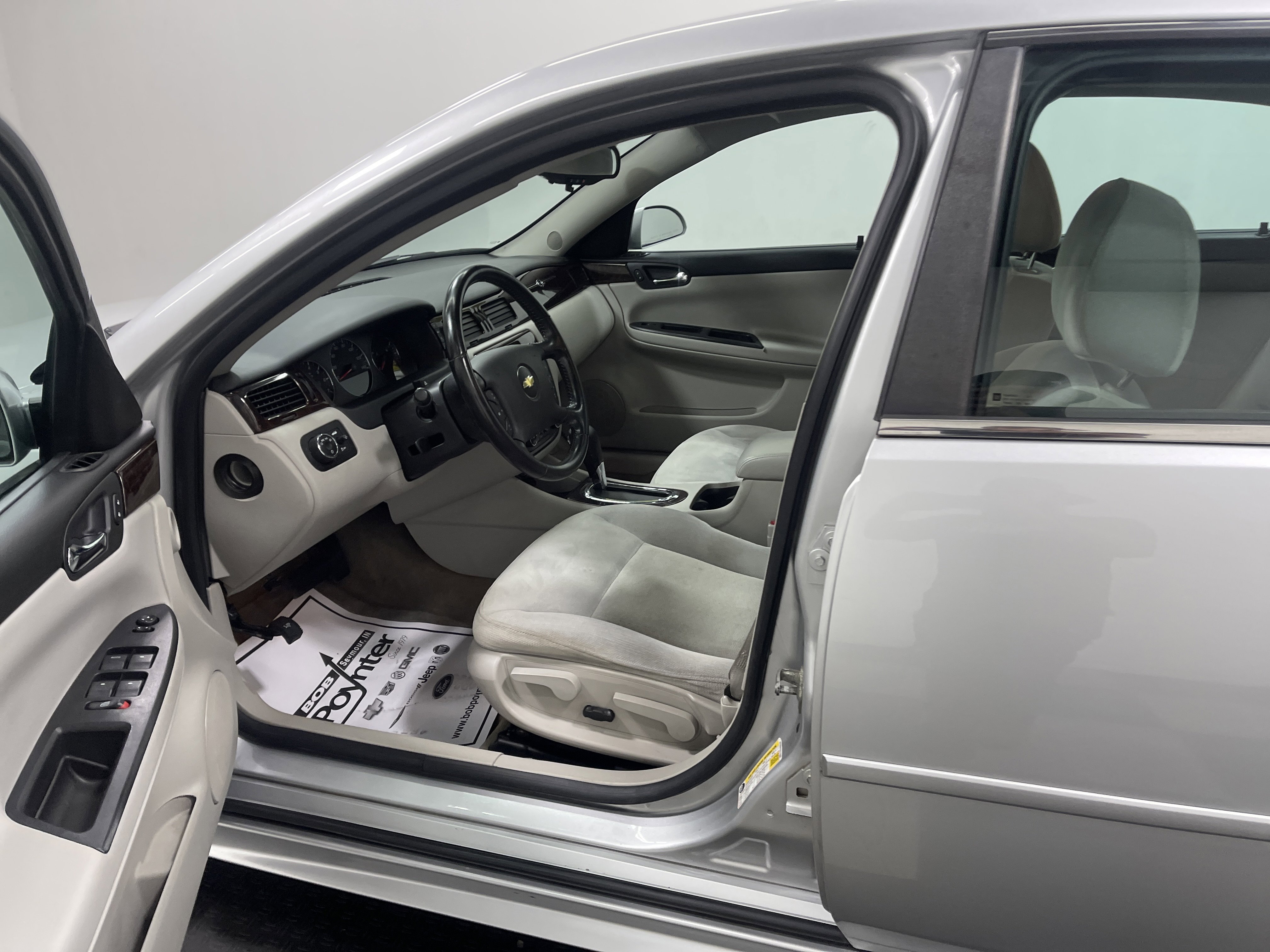 Used 2013 Chevrolet Impala LT w/ LT Sunroof Package FWD image 9