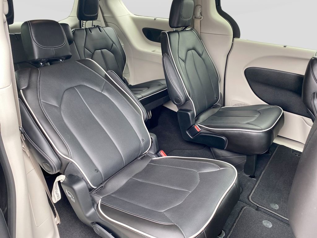 Used 2023 Chrysler Pacifica Limited w/ Trailer Tow Group image 31