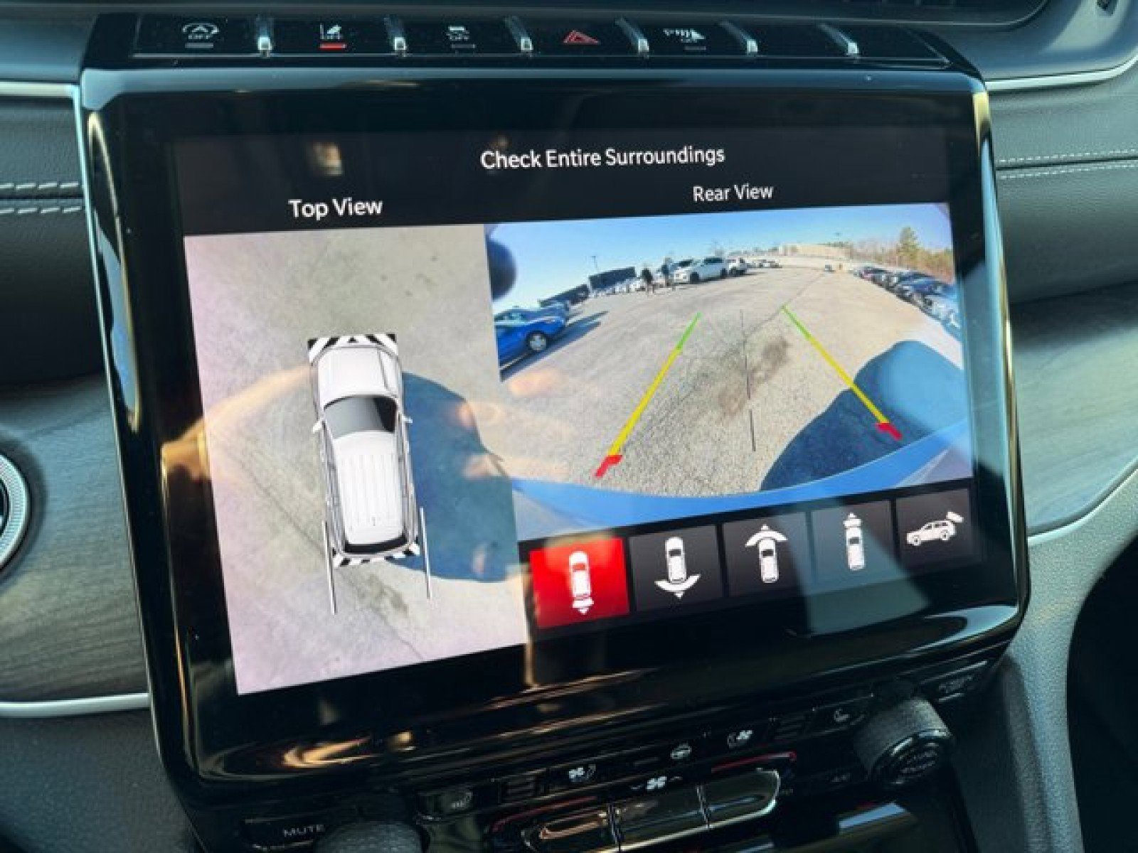 Used 2023 Jeep Grand Cherokee L Limited w/ Luxury Tech Group II image 16