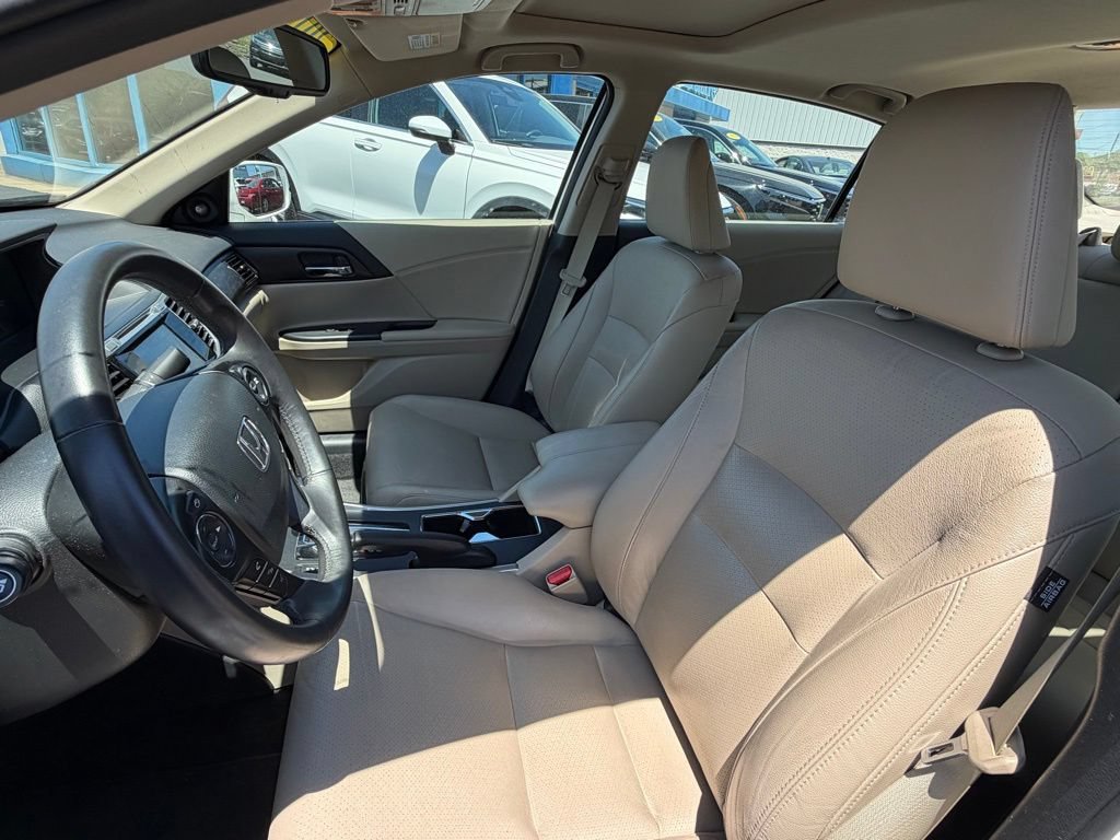 Used 2015 Honda Accord Touring image 21