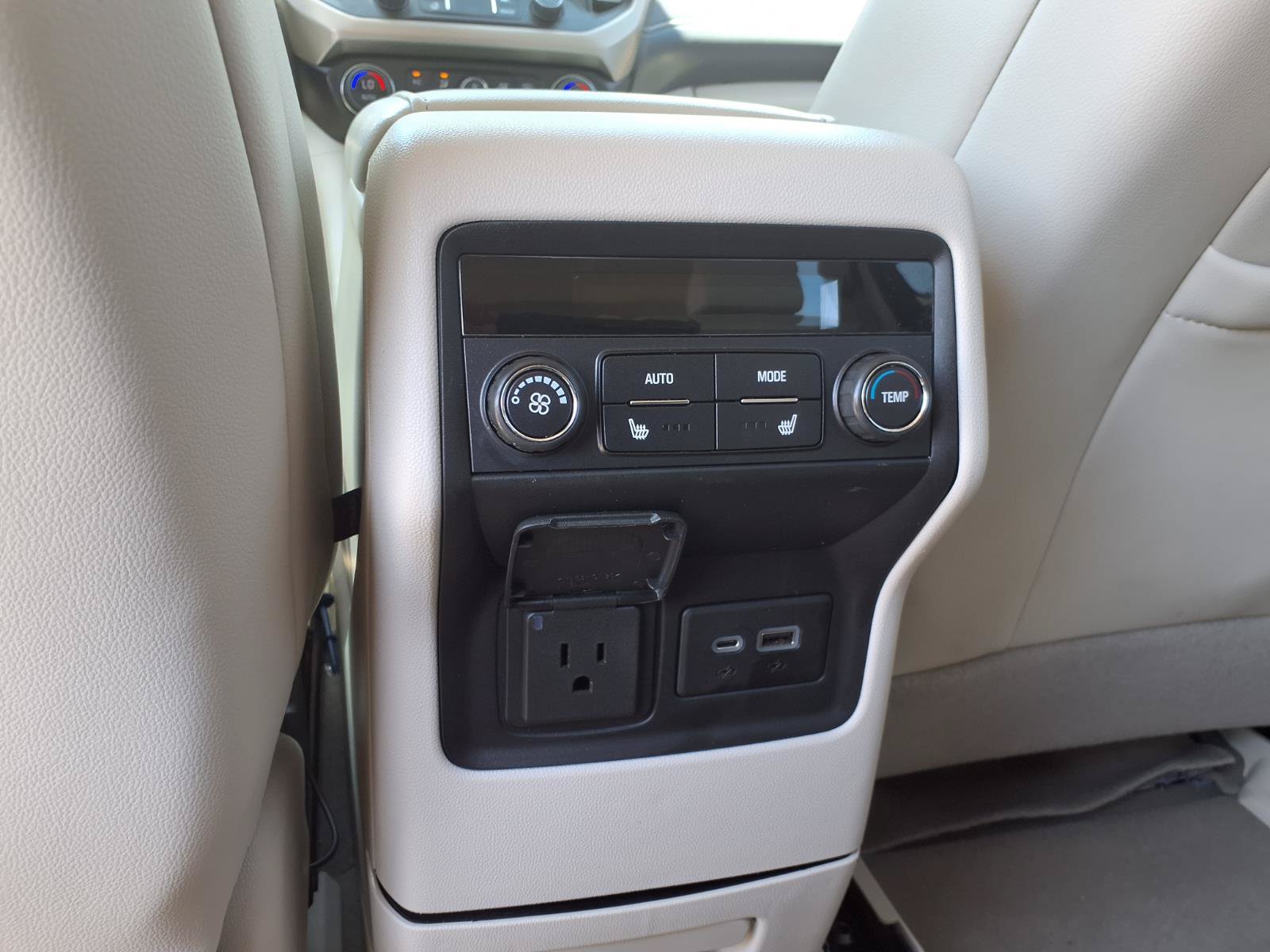 Used 2023 GMC Acadia Denali w/ Denali Technology Package FWD image 17