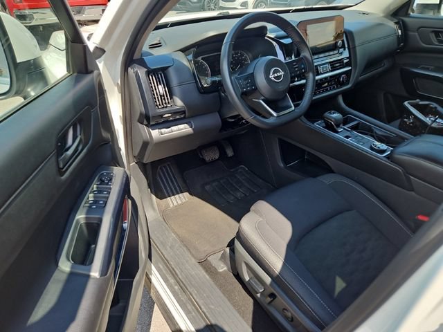 Used 2025 Nissan Pathfinder SV AWD/4WD image 6