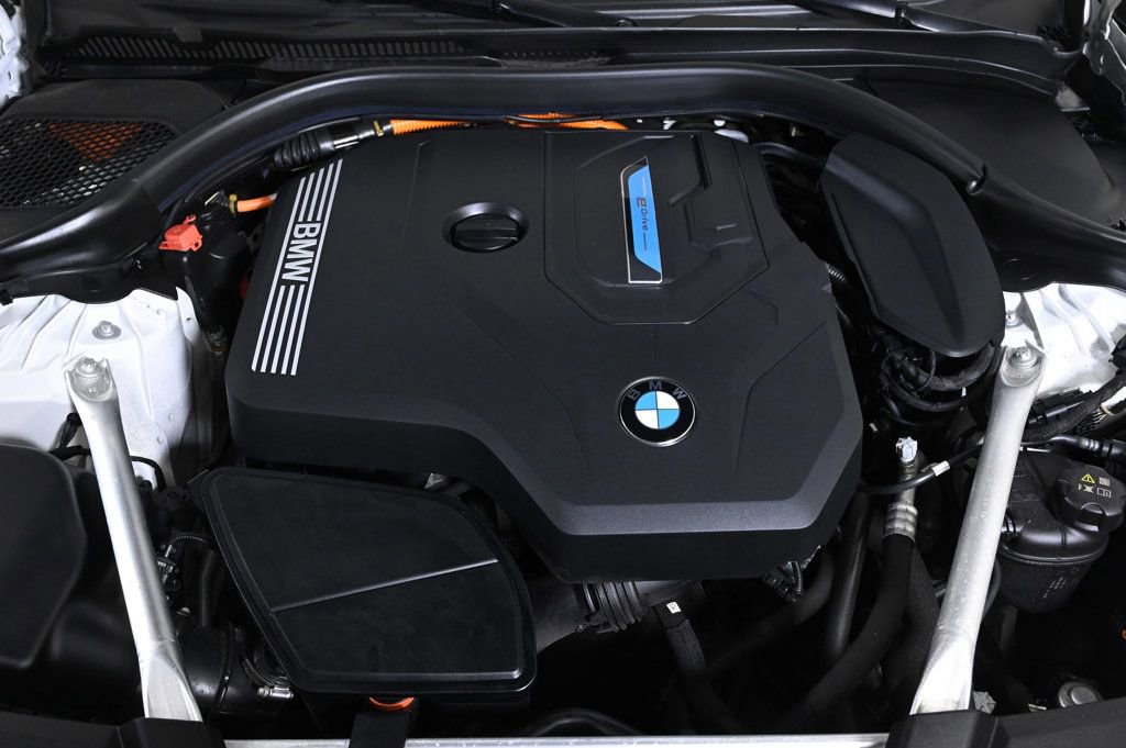 Used 2023 BMW 530e xDrive w/ Premium Package image 23