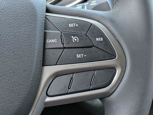 Certified 2022 Jeep Cherokee Latitude Lux w/ Sun & Sound Group AWD/4WD image 18