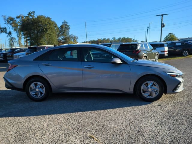 New 2026 Hyundai Elantra SE FWD image 4