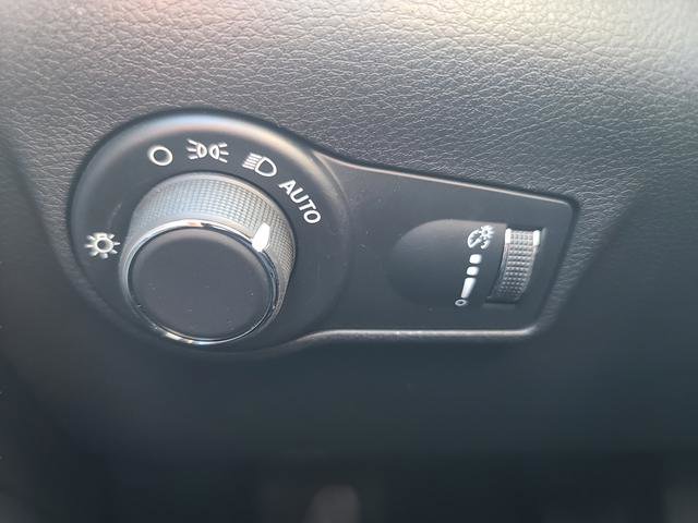 Used 2024 Jeep Compass Sport image 33