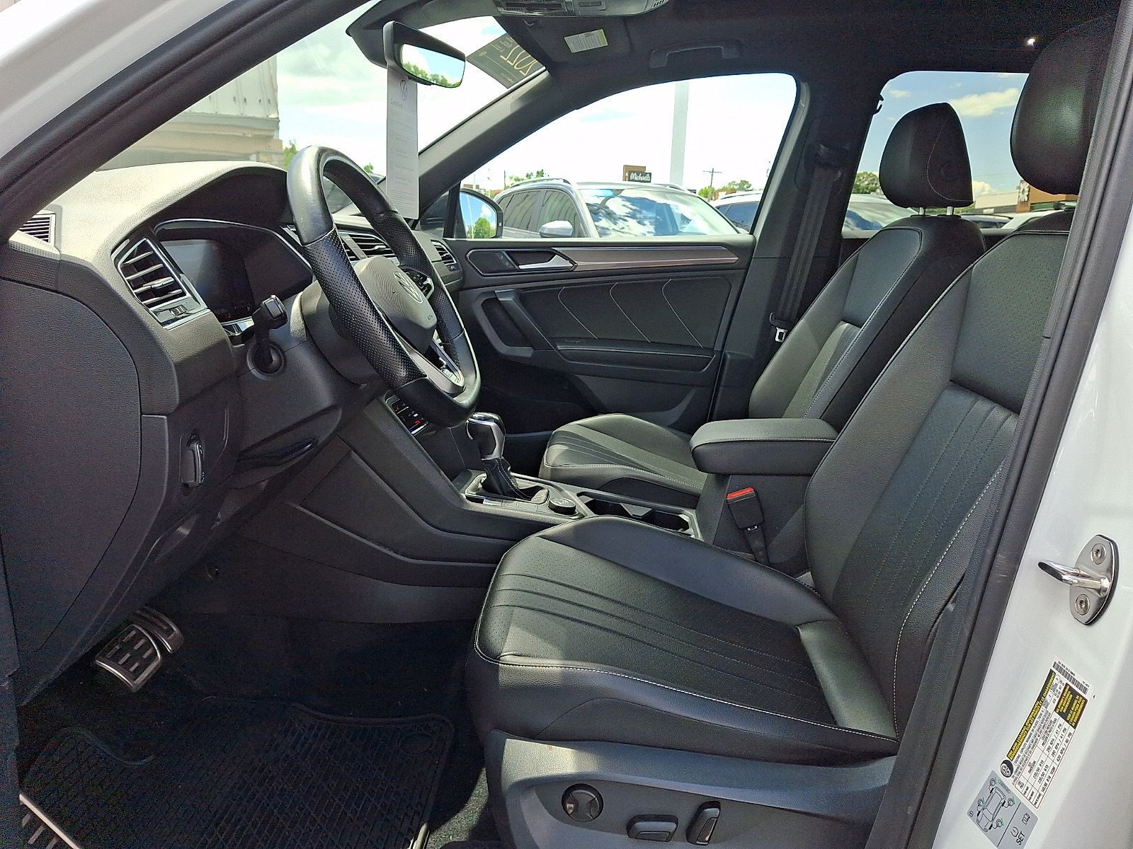 Certified 2022 Volkswagen Tiguan SE R-Line AWD/4WD image 13