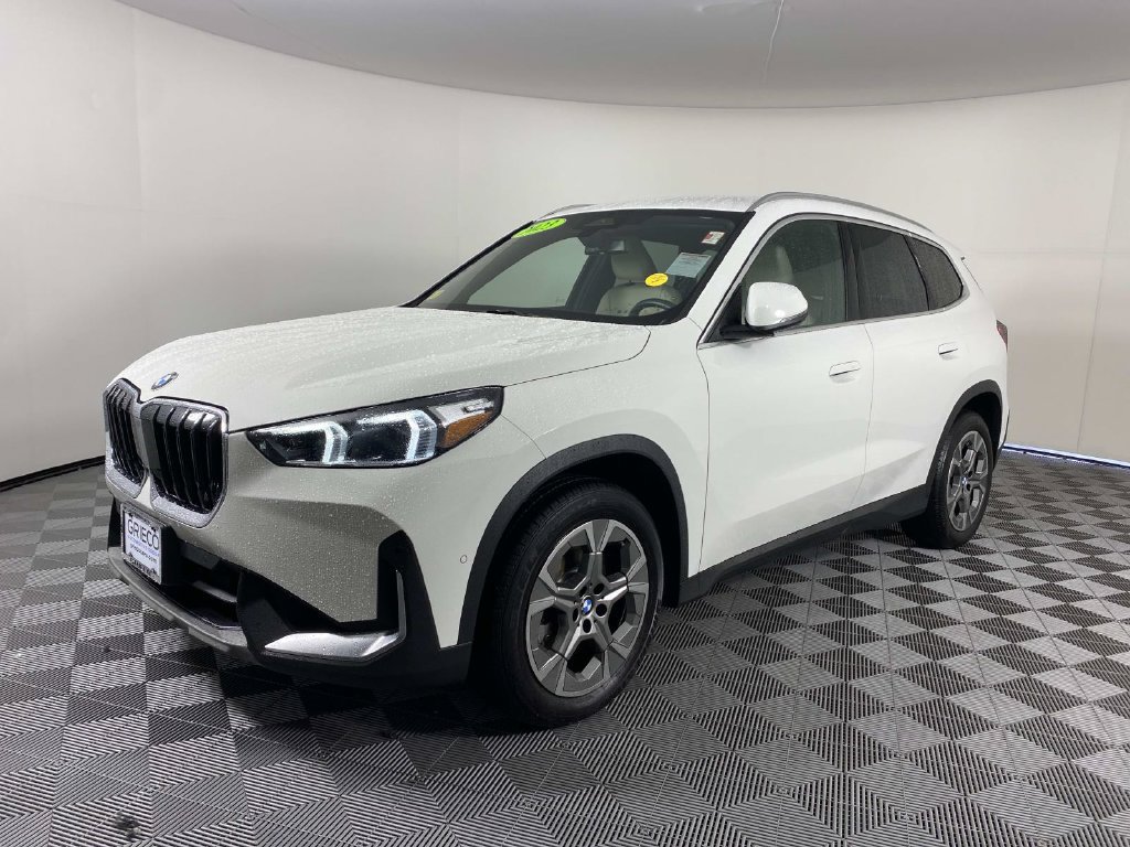 Used 2023 BMW X1 xDrive28i w/ Convenience Package AWD/4WD image 3
