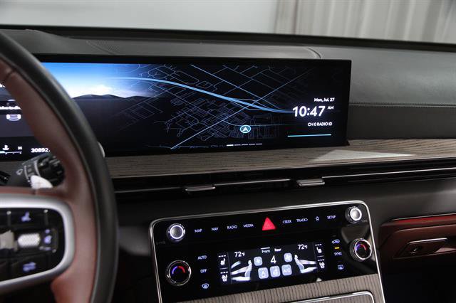 Certified 2025 Genesis GV80 3.5T Prestige AWD/4WD image 9