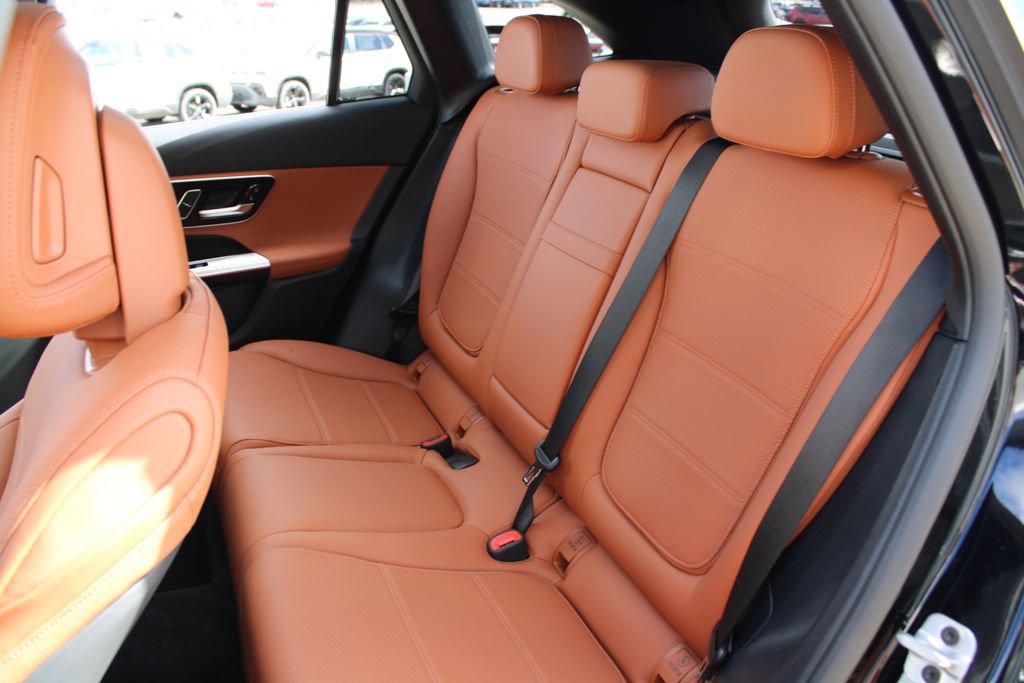 Used 2025 Mercedes-Benz GLC 300 4MATIC image 22