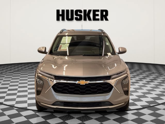 Used 2025 Chevrolet Trax LT w/ LT Convenience Package FWD image 2