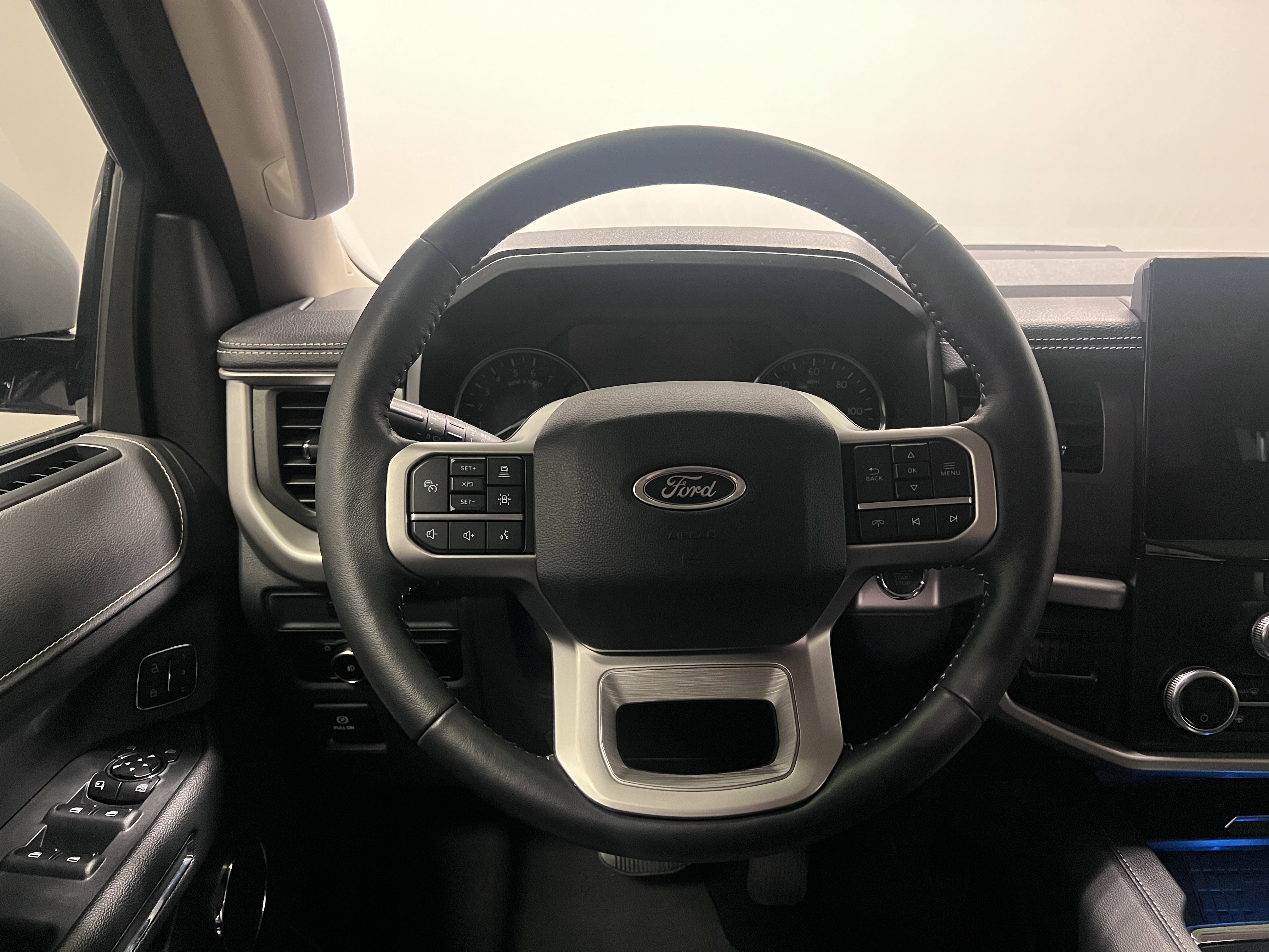 Used 2024 Ford Expedition XLT image 14