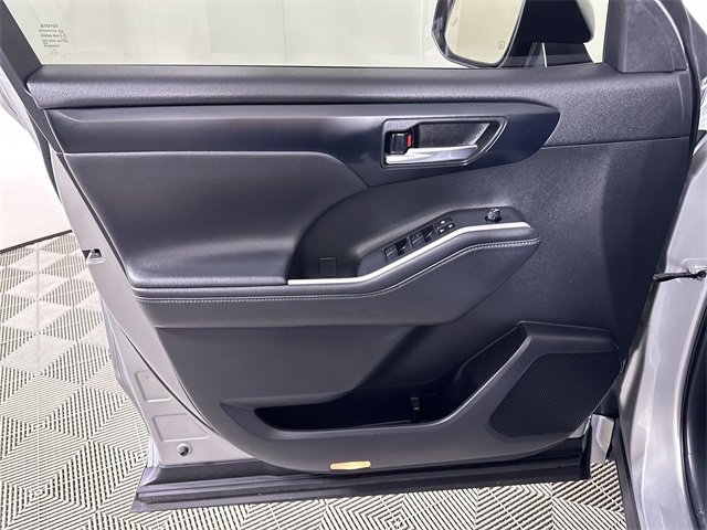 Used 2022 Toyota Highlander XLE image 23