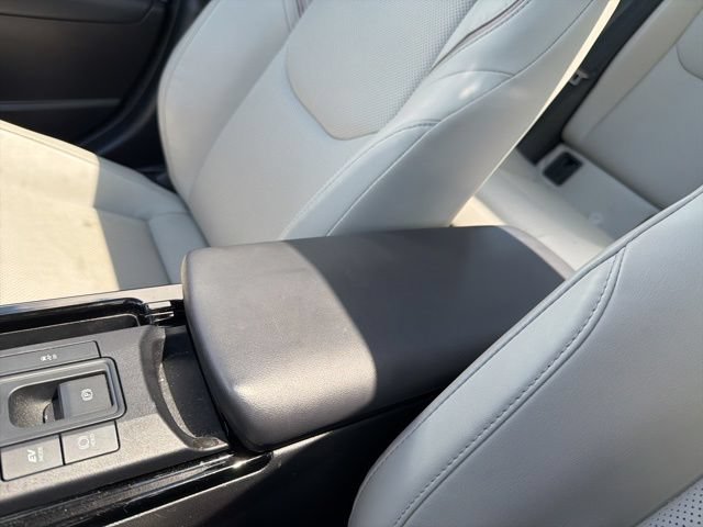 Used 2024 Toyota Prius XLE FWD image 27