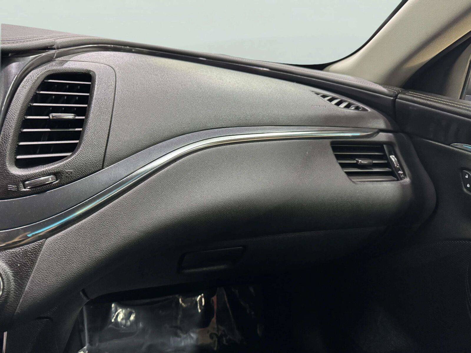 Used 2016 Chevrolet Impala LTZ FWD image 23