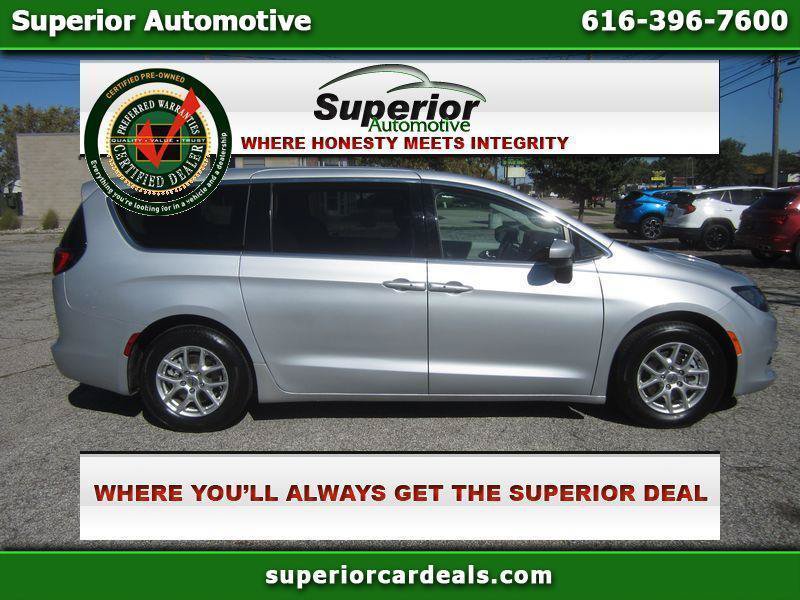 Used 2023 Chrysler Voyager LX FWD image 1