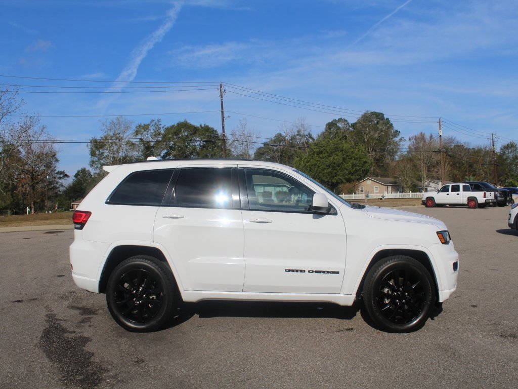Used 2019 Jeep Grand Cherokee Altitude image 9