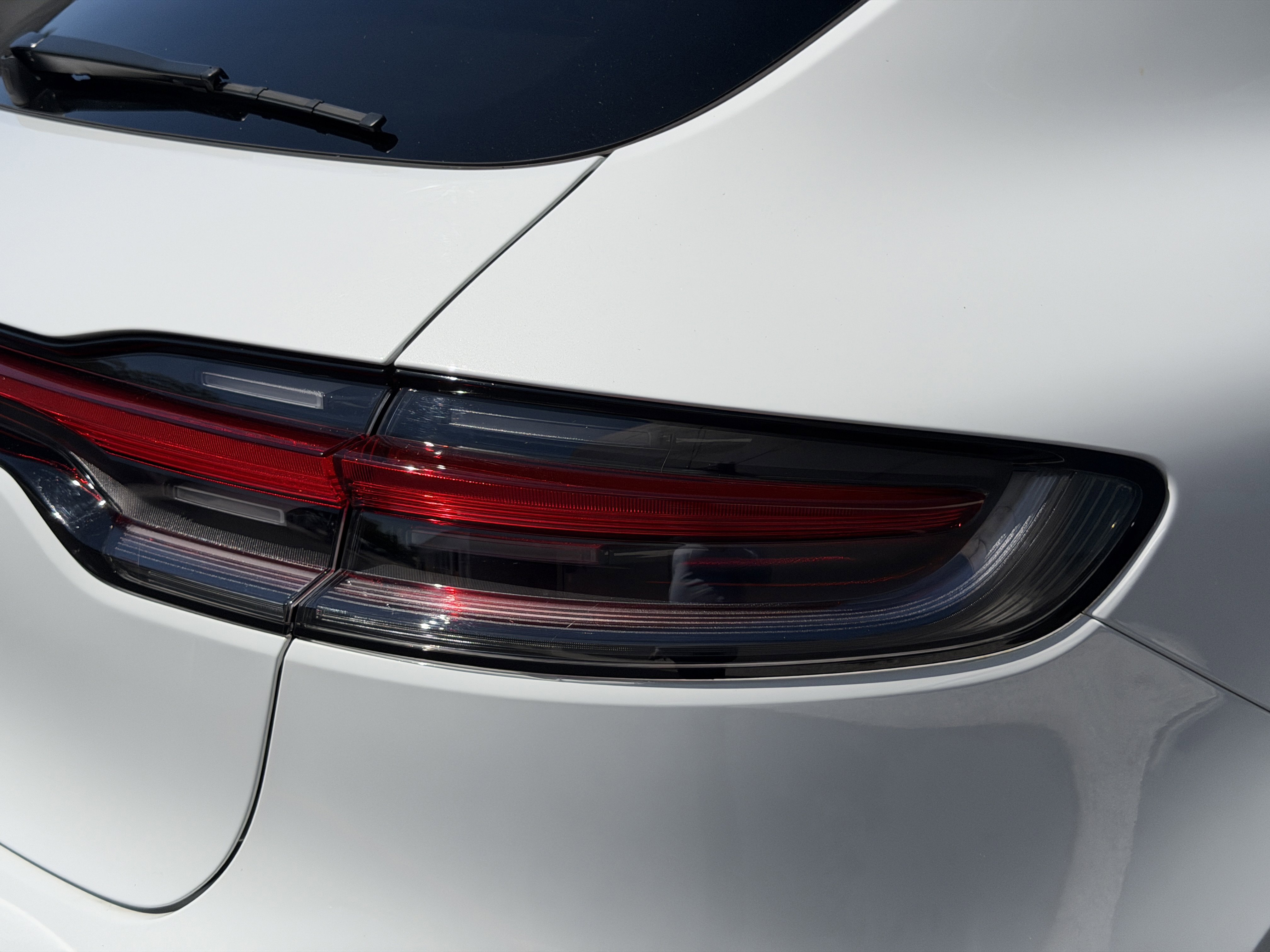 Certified 2025 Porsche Macan AWD/4WD image 14