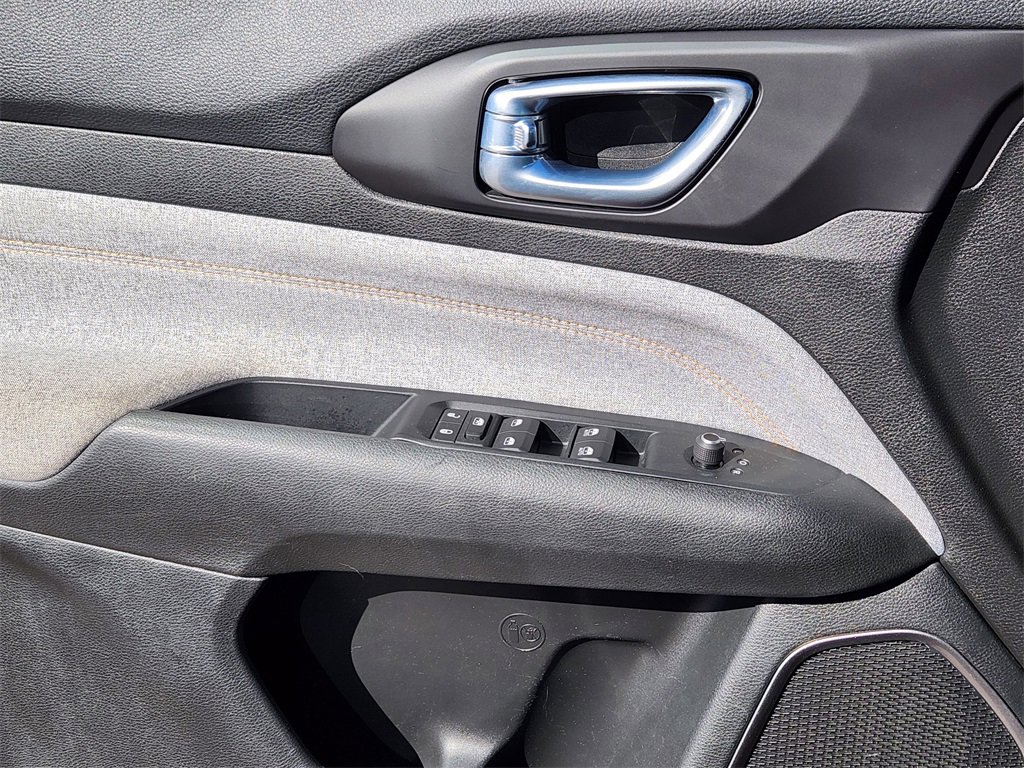 Used 2022 Jeep Compass Sport image 10