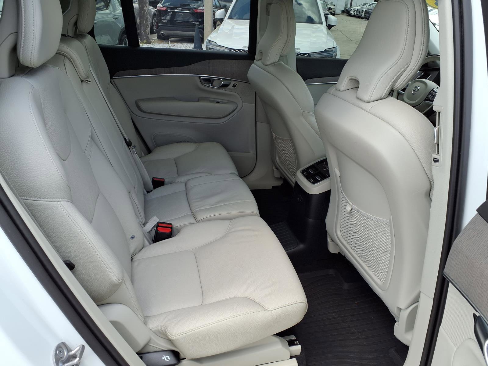 Certified 2025 Volvo XC90 T8 Plus w/ Protection Package Premier AWD/4WD image 15