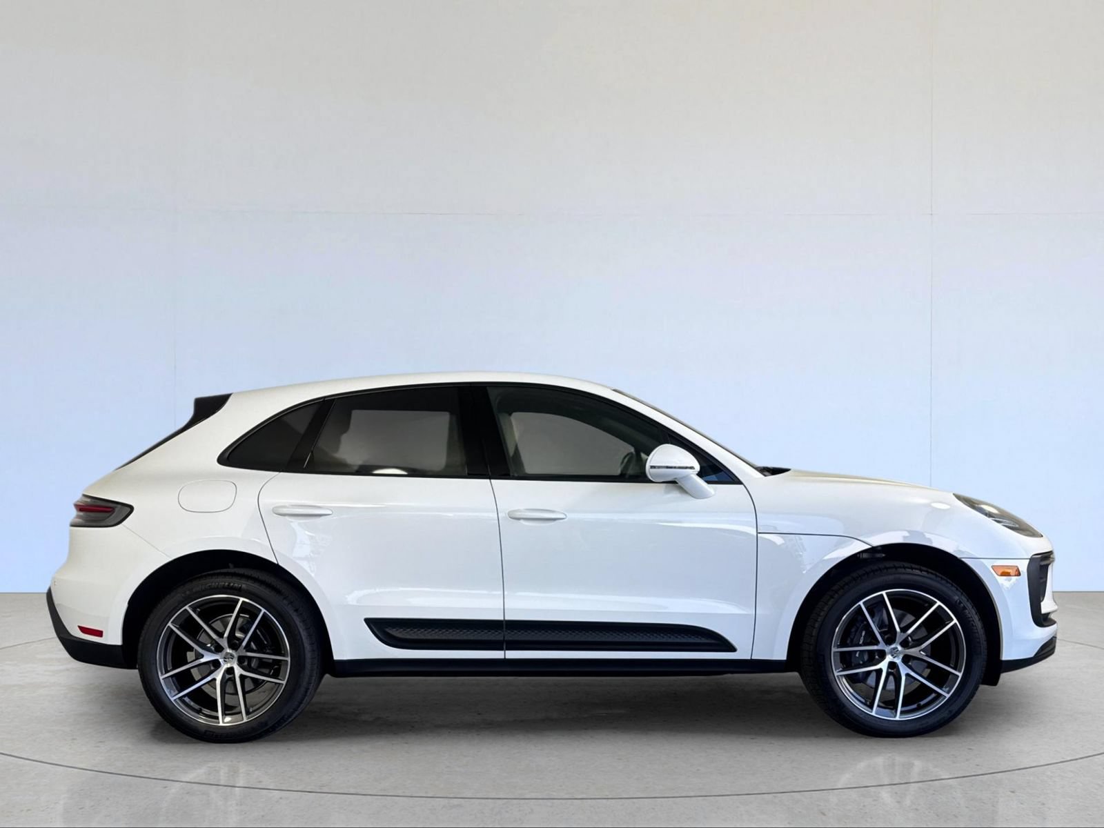 Certified 2026 Porsche Macan AWD/4WD image 9