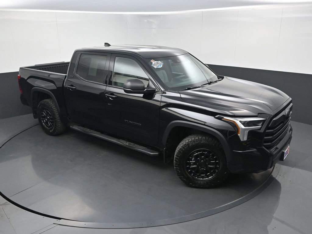 Used 2025 Toyota Tundra SR5 w/ SR5 Premium Package AWD/4WD image 33