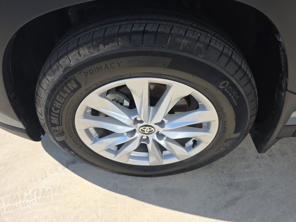 Certified 2026 Toyota Corolla Cross LE w/ Moonroof Package FWD image 5