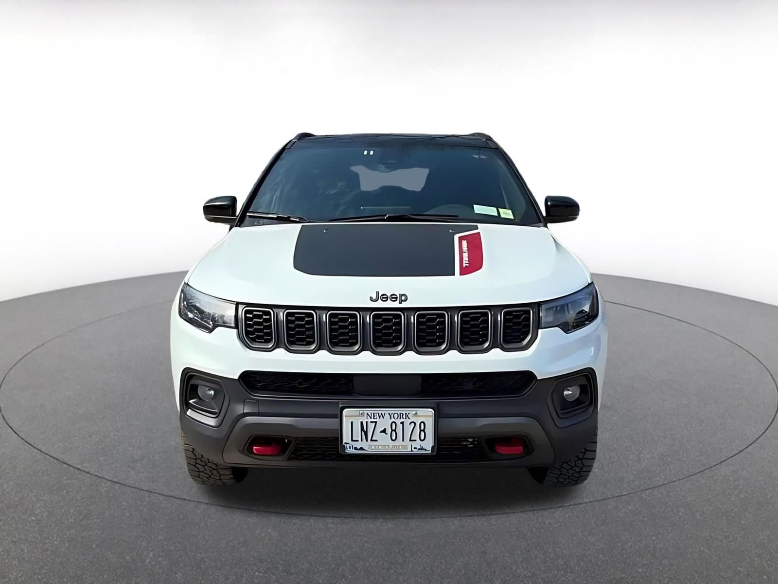 Used 2025 Jeep Compass Trailhawk image 3