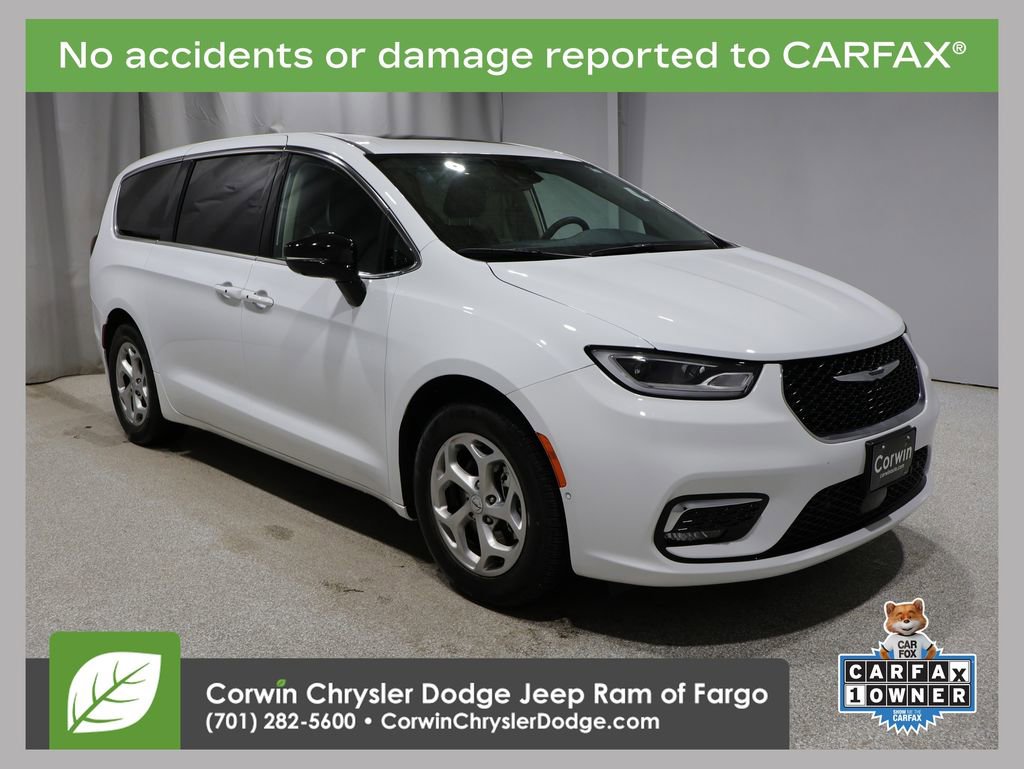 Used 2024 Chrysler Pacifica Limited w/ Uconnect Theater Family Group image 1