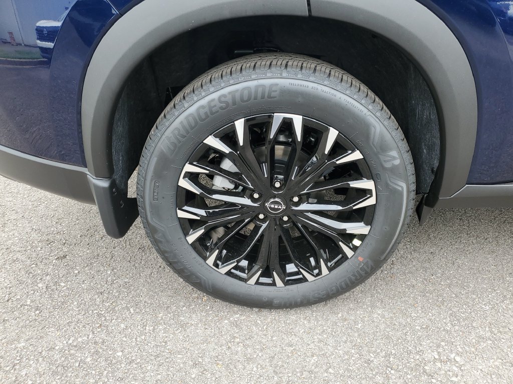 New 2026 Nissan Rogue Dark Armor FWD image 5