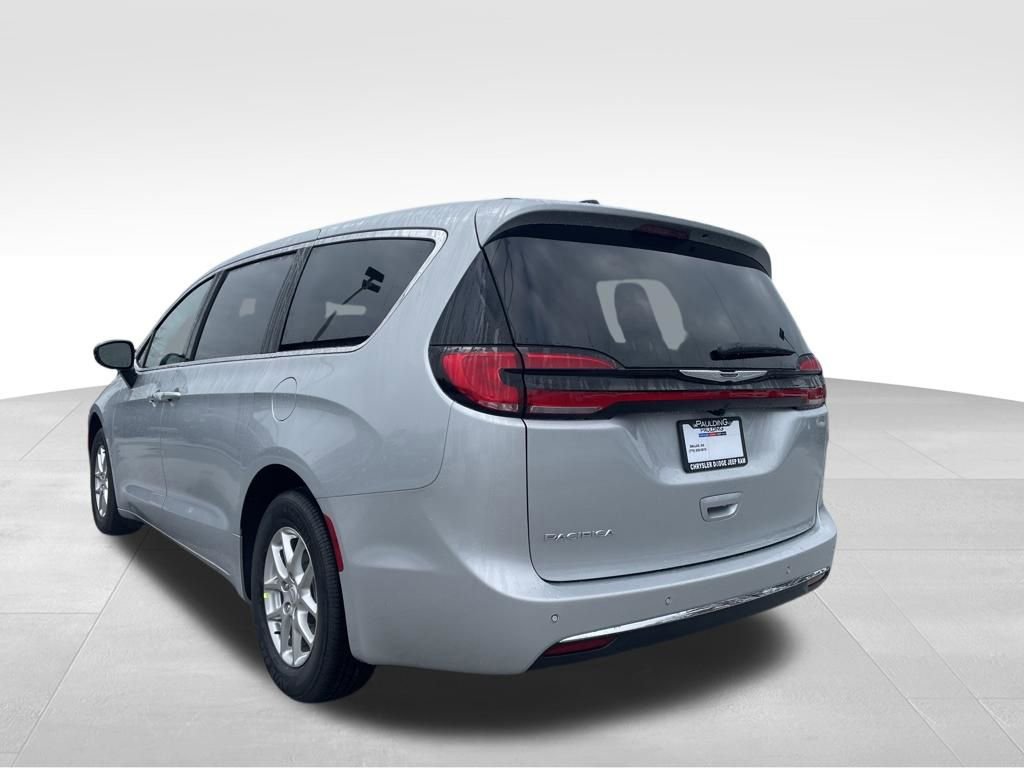 New 2026 Chrysler Pacifica Select image 7
