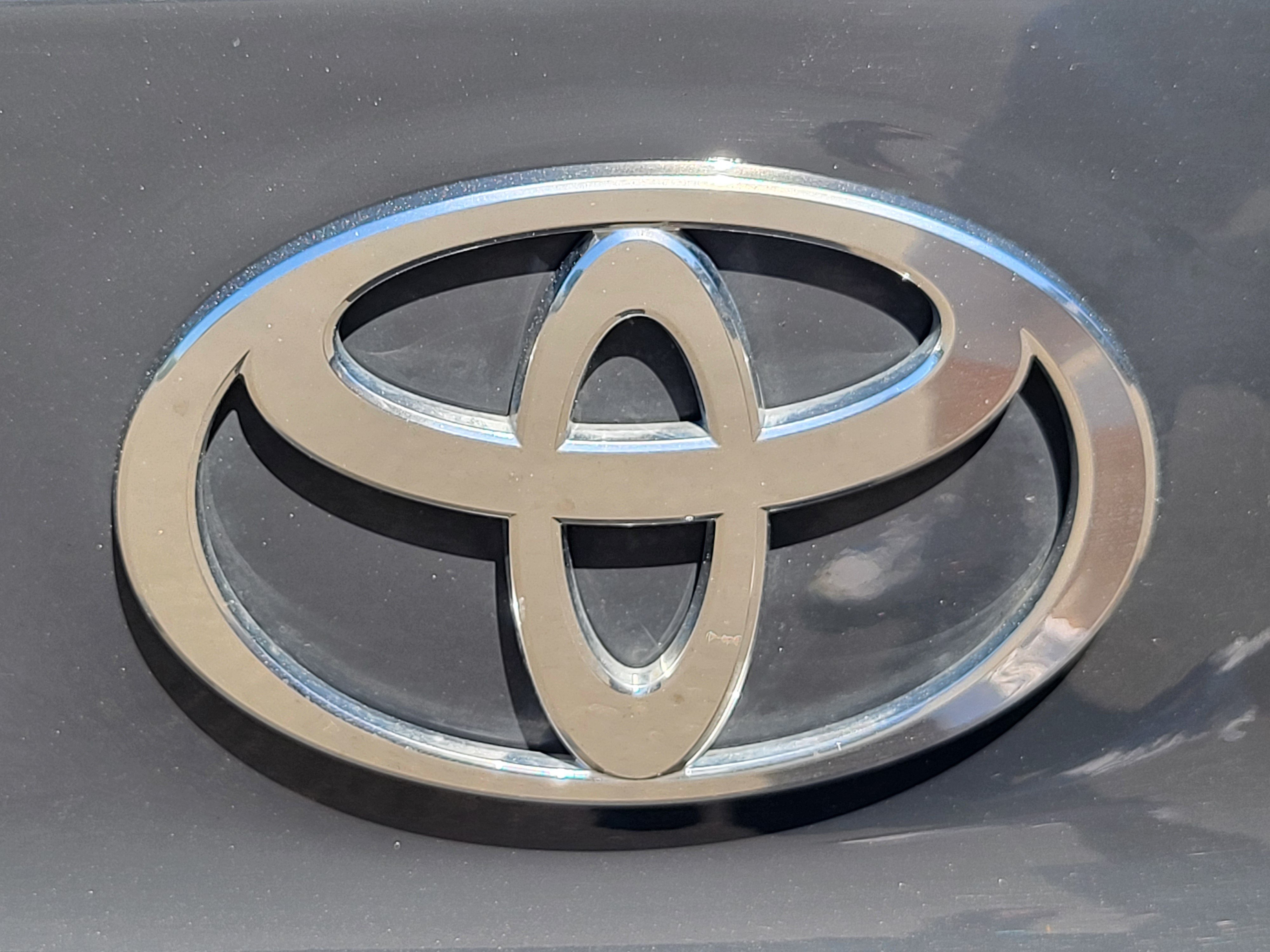Used 2025 Toyota Camry Hybrid FWD image 11