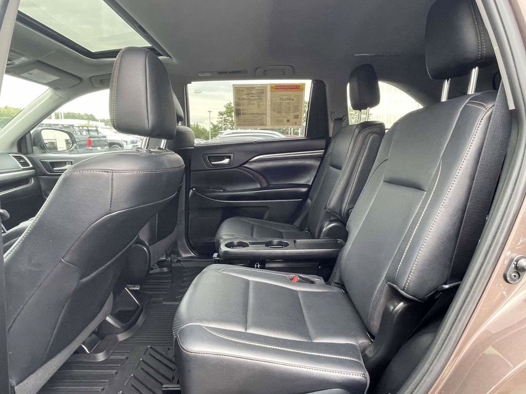 Used 2019 Toyota Highlander Limited FWD image 16