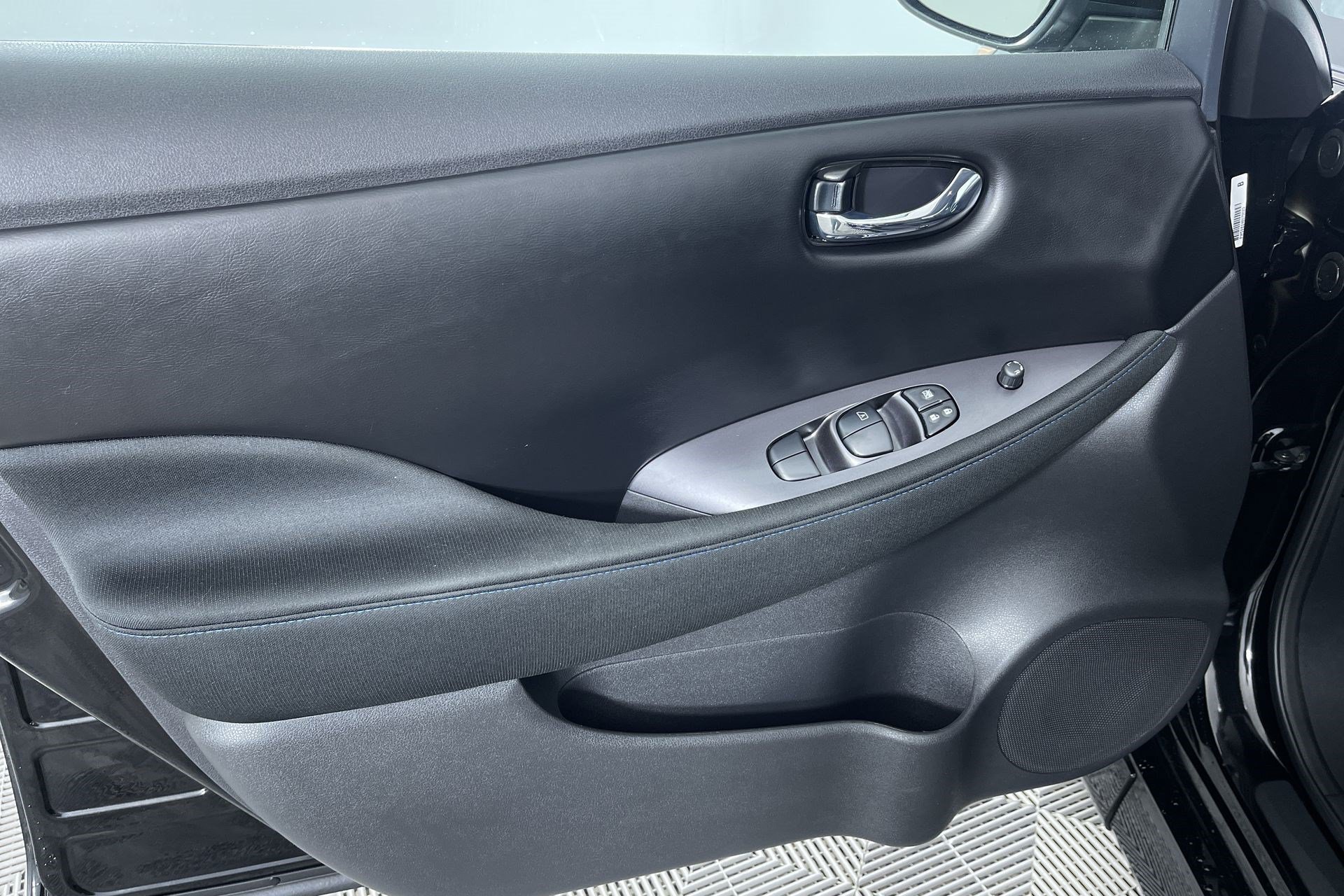 Certified 2025 Nissan Leaf S FWD image 14
