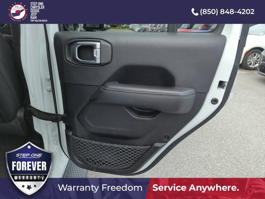 Used 2022 Jeep Wrangler Unlimited Sahara AWD/4WD image 27