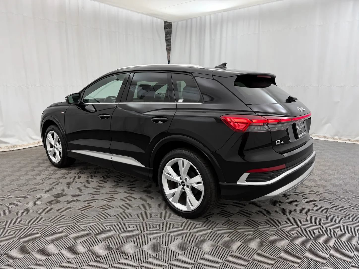 Used 2023 Audi Q4 e-tron Premium Plus w/ Premium Plus AWD/4WD image 7