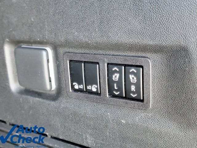 Used 2023 Chevrolet Suburban Premier w/ Premium Package RWD image 11