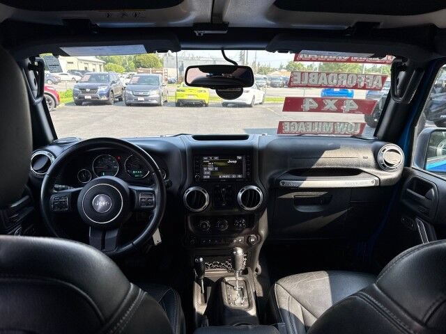 Used 2015 Jeep Wrangler Unlimited Sahara w/ Dual Top Group AWD/4WD image 12