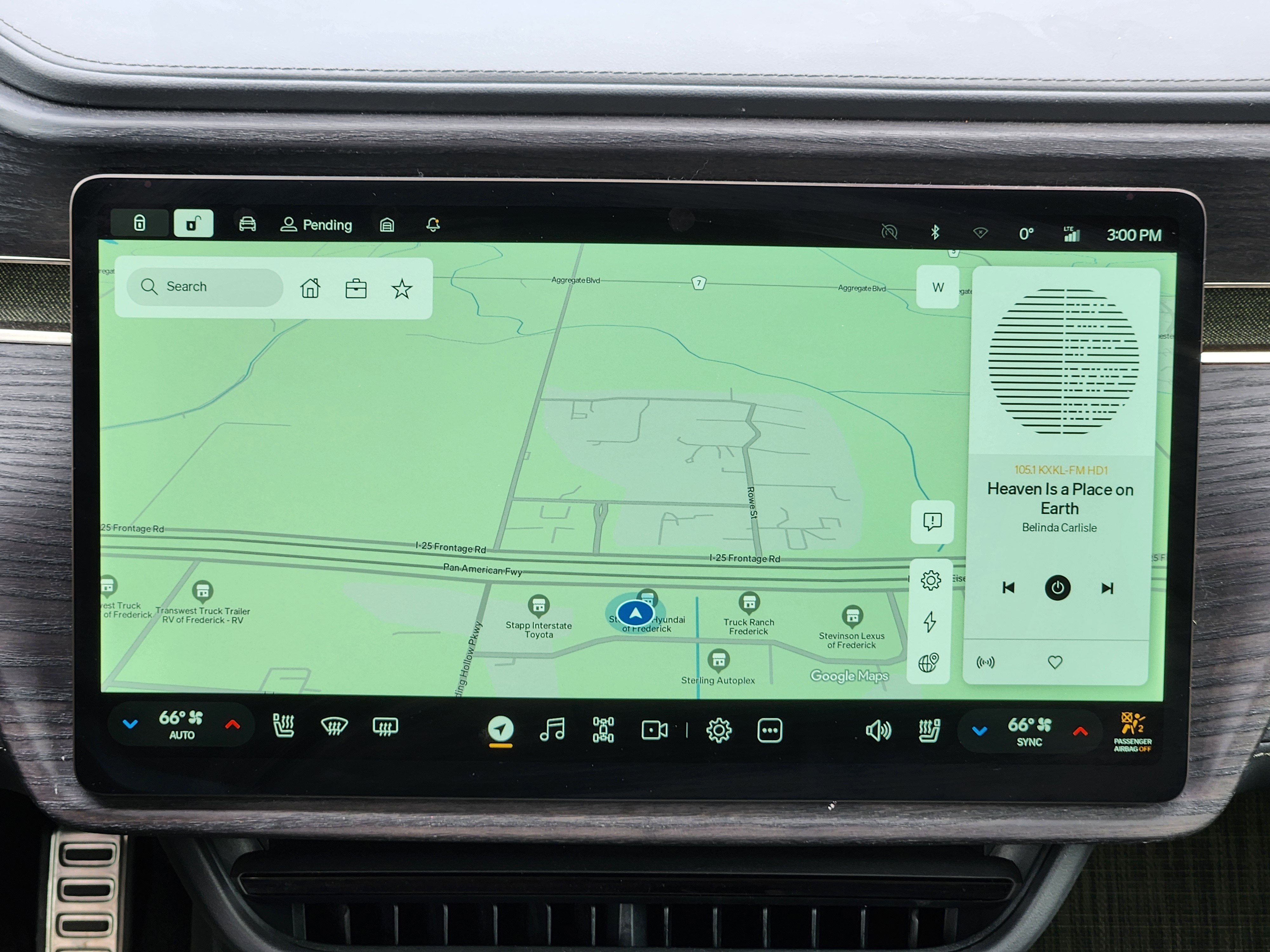 Used 2024 Rivian R1S Adventure image 28