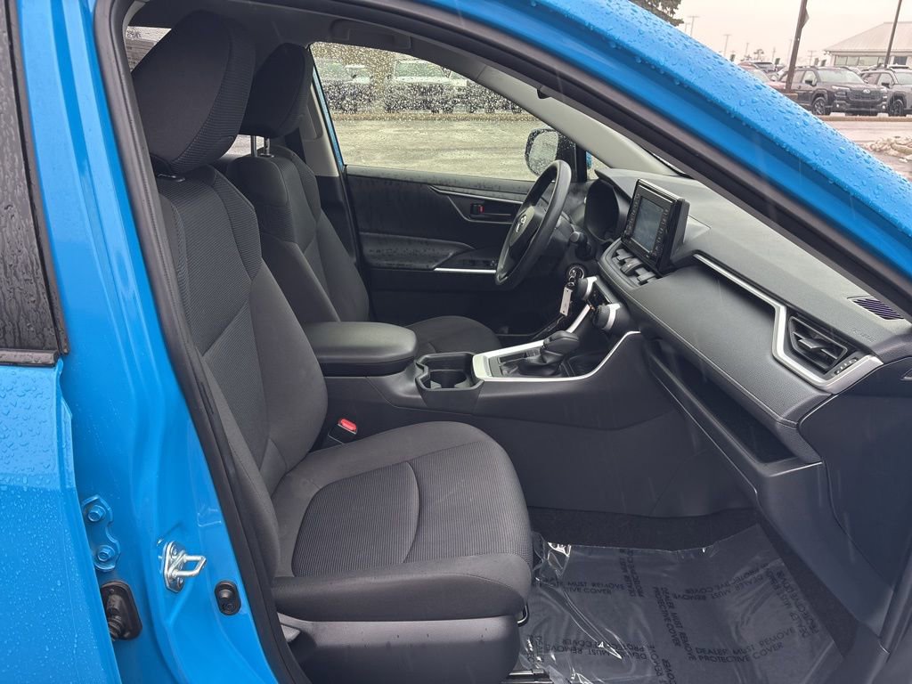 Used 2020 Toyota RAV4 LE image 10