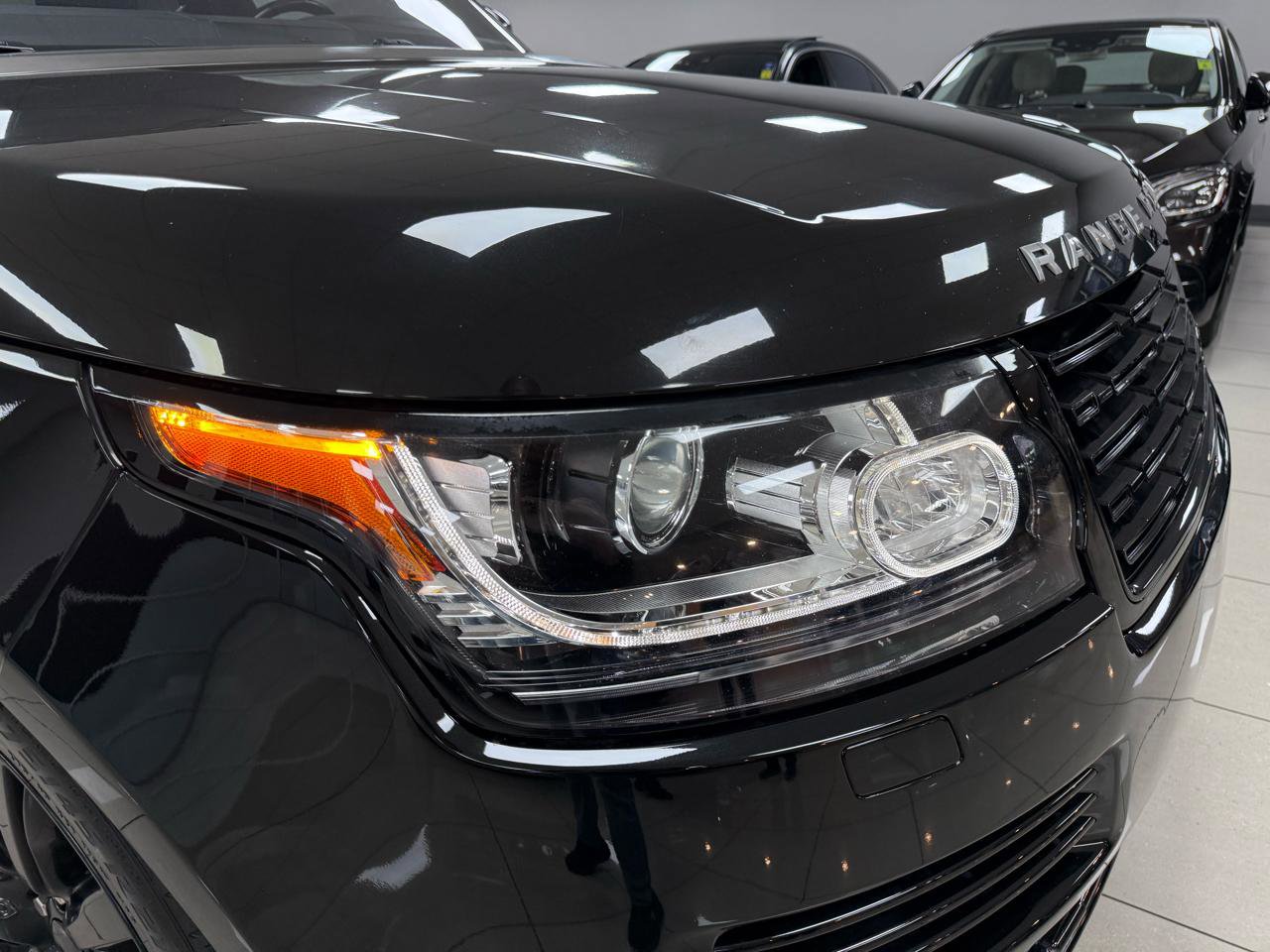 Used 2017 Land Rover Range Rover Supercharged image 28